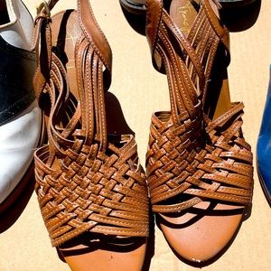 Strappy sandal with cute heel